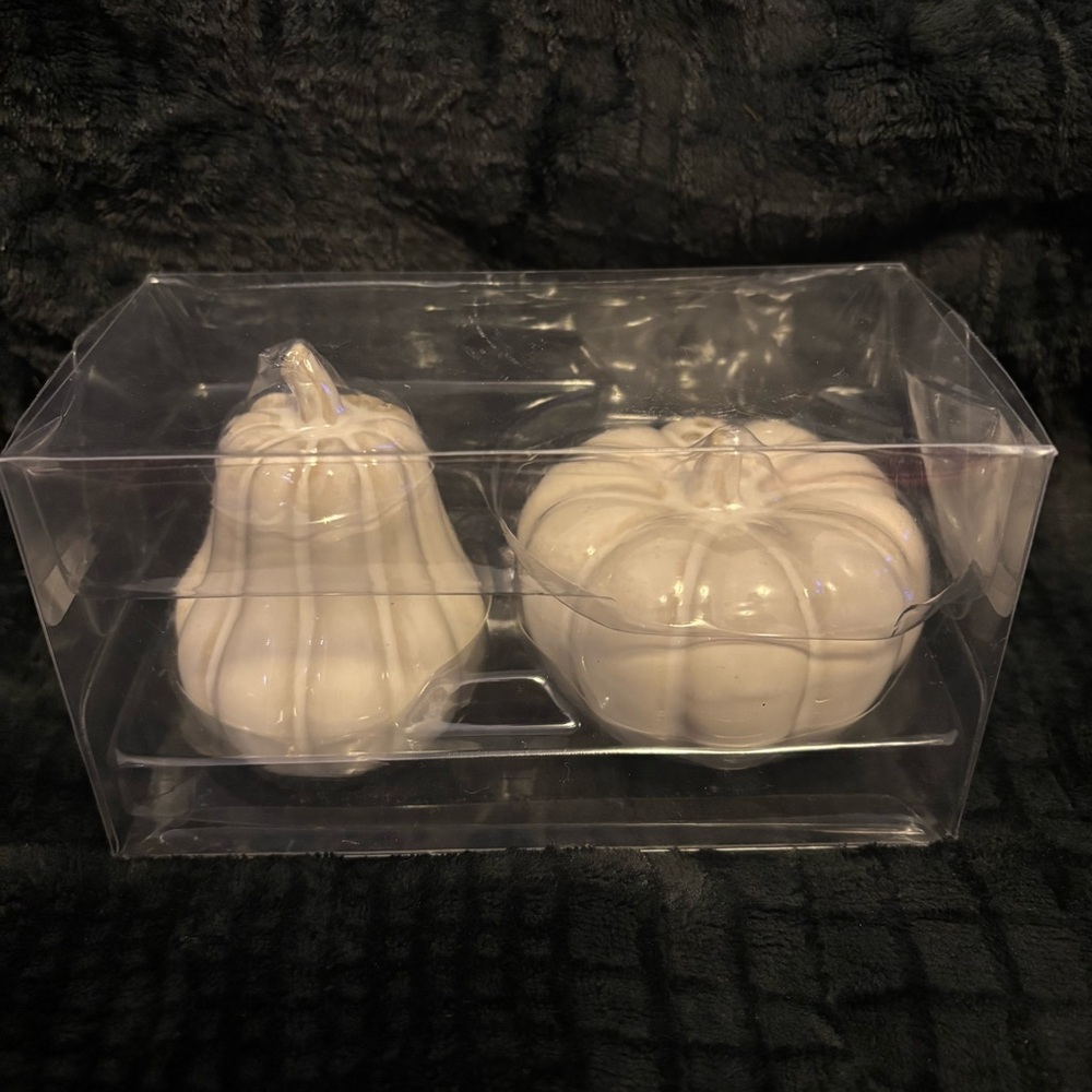 Pumpkin Salt & Pepper Shaker Set - Picture 6 of 8